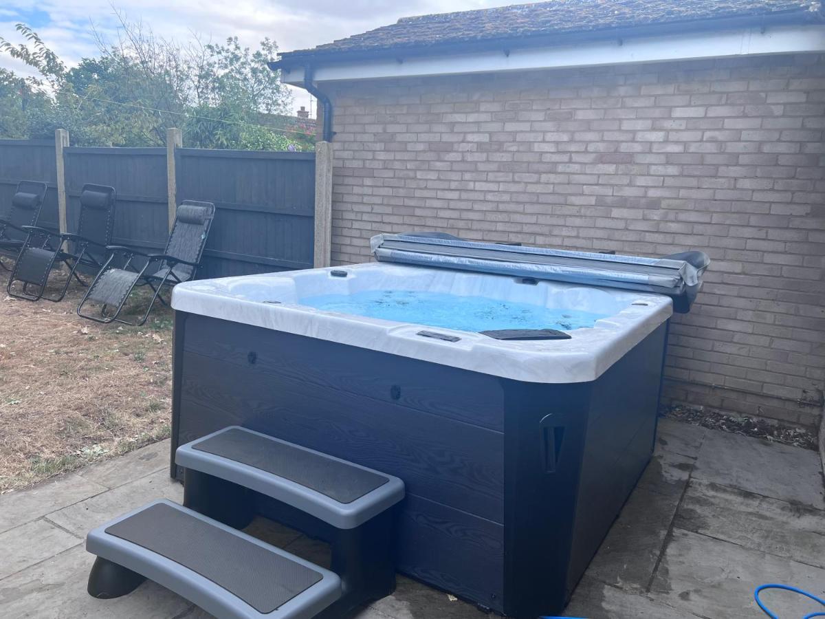 Hottub - Beach - Bbq - Petsok - 6 Guests Snettisham Luaran gambar